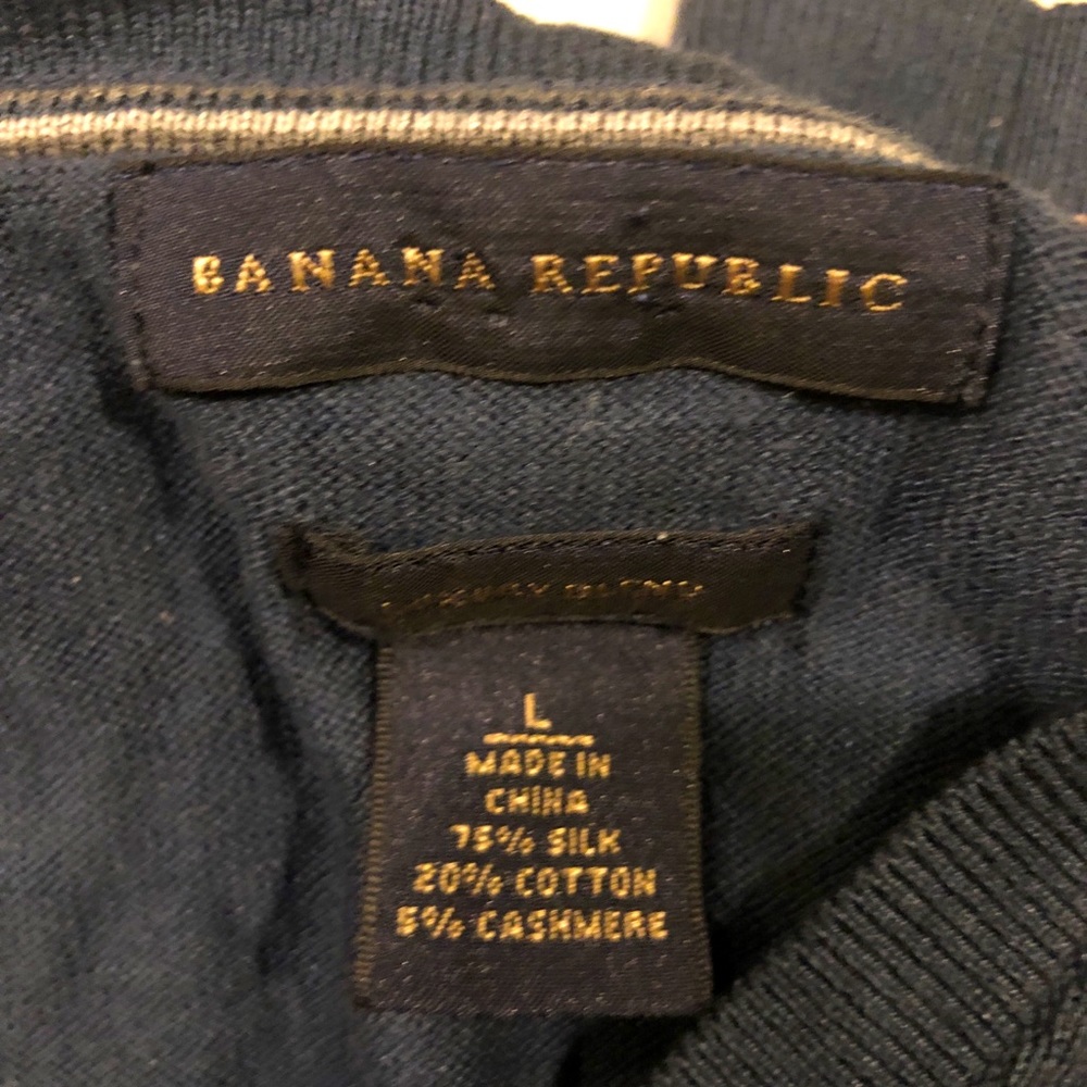Banana Republic Men’s V neck sweater - Picture 2 of 2